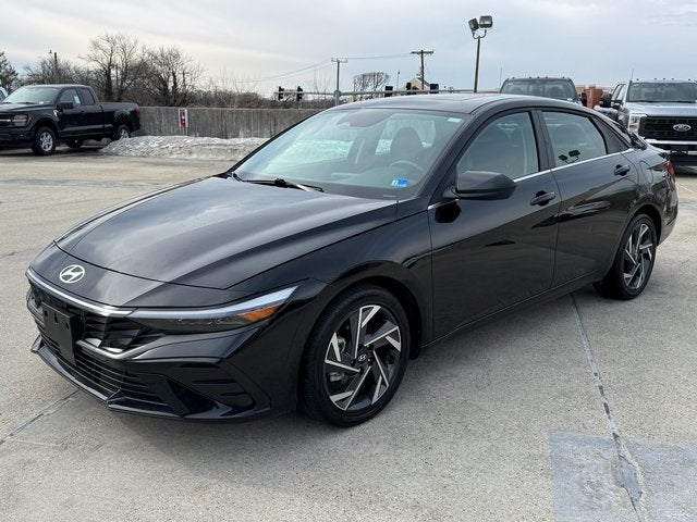 2025 Hyundai Elantra SEL Convenience | Smart Cruise Control | Apple CarPlay
