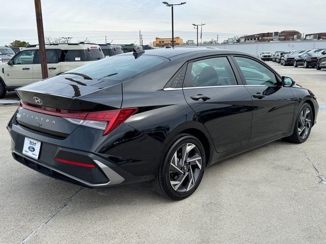 2025 Hyundai Elantra SEL Convenience | Smart Cruise Control | Apple CarPlay