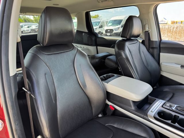 2022 Kia Carnival LXS | 8 Passenger | Heated Seats