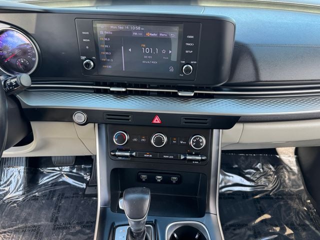 2022 Kia Carnival LXS | 8 Passenger | Heated Seats