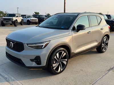 2025 Volvo XC40 B5 Ultra Dark Theme | 360 Camera | Pilot Assist | One Owner
