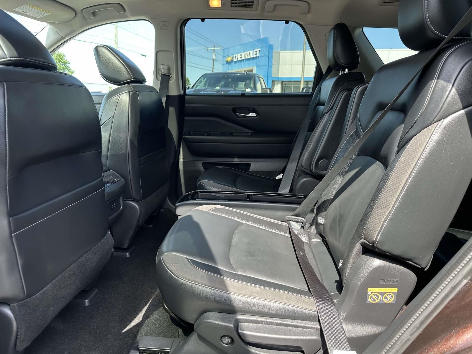 2022 Nissan Pathfinder SL