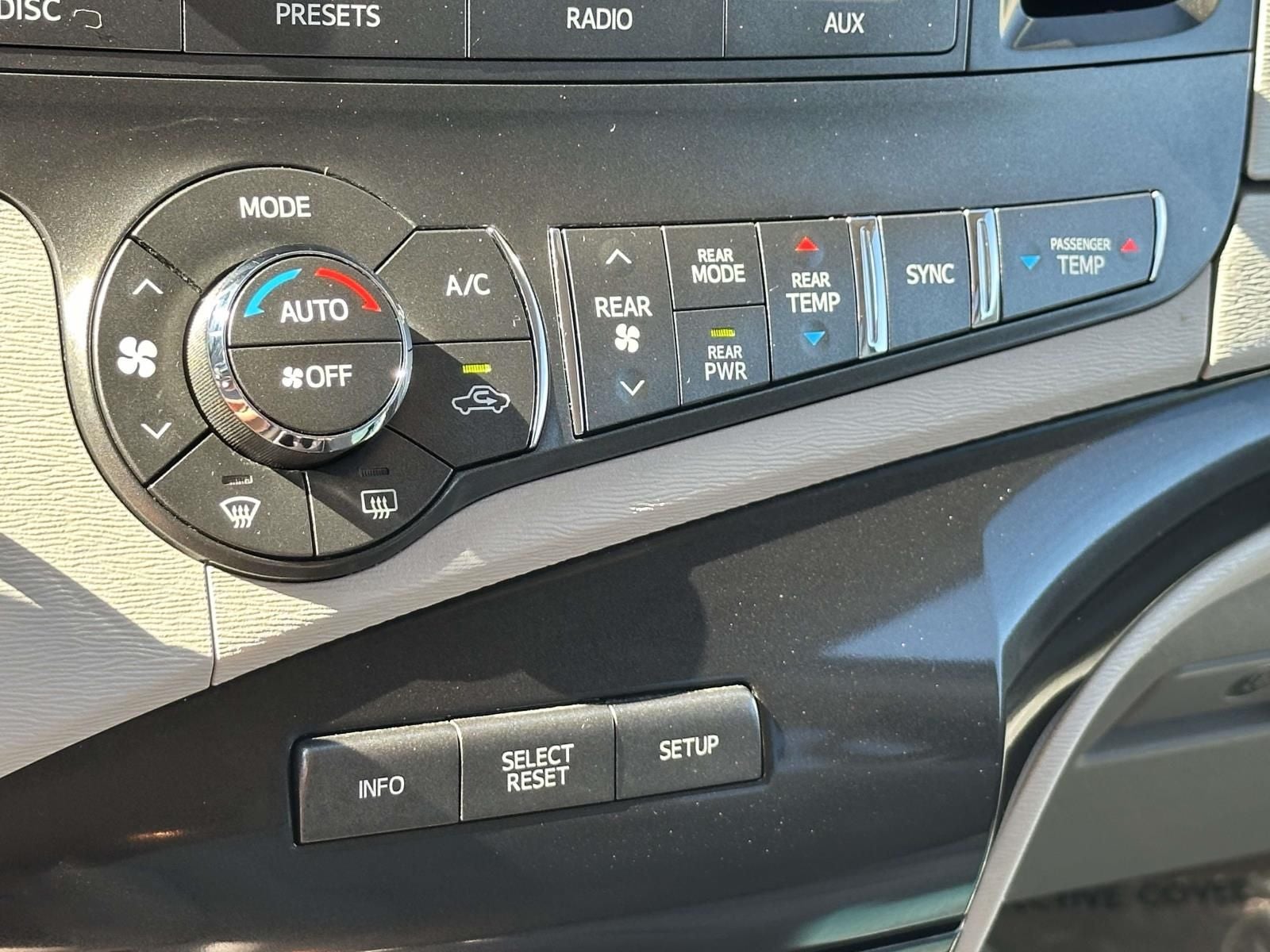 2013 Toyota Sienna LE 8 Passenger