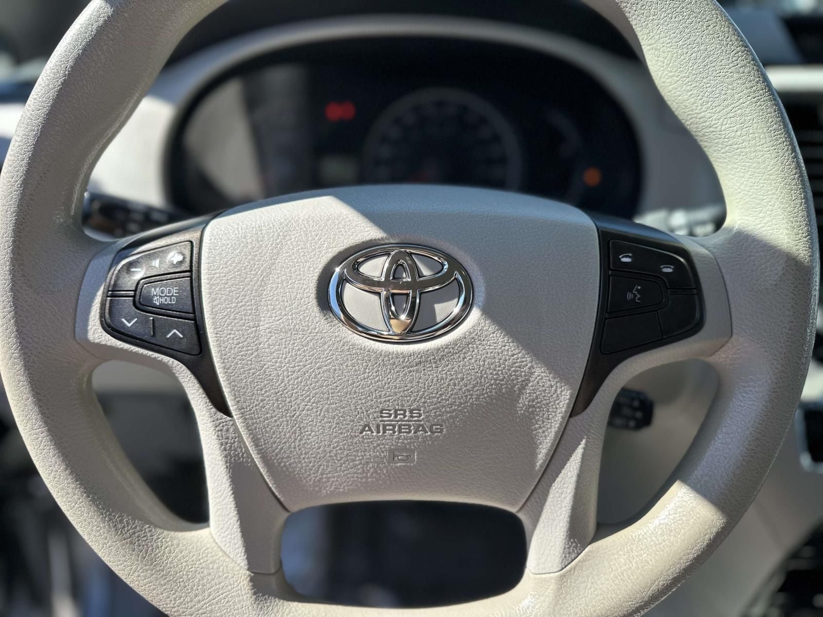 2013 Toyota Sienna LE 8 Passenger