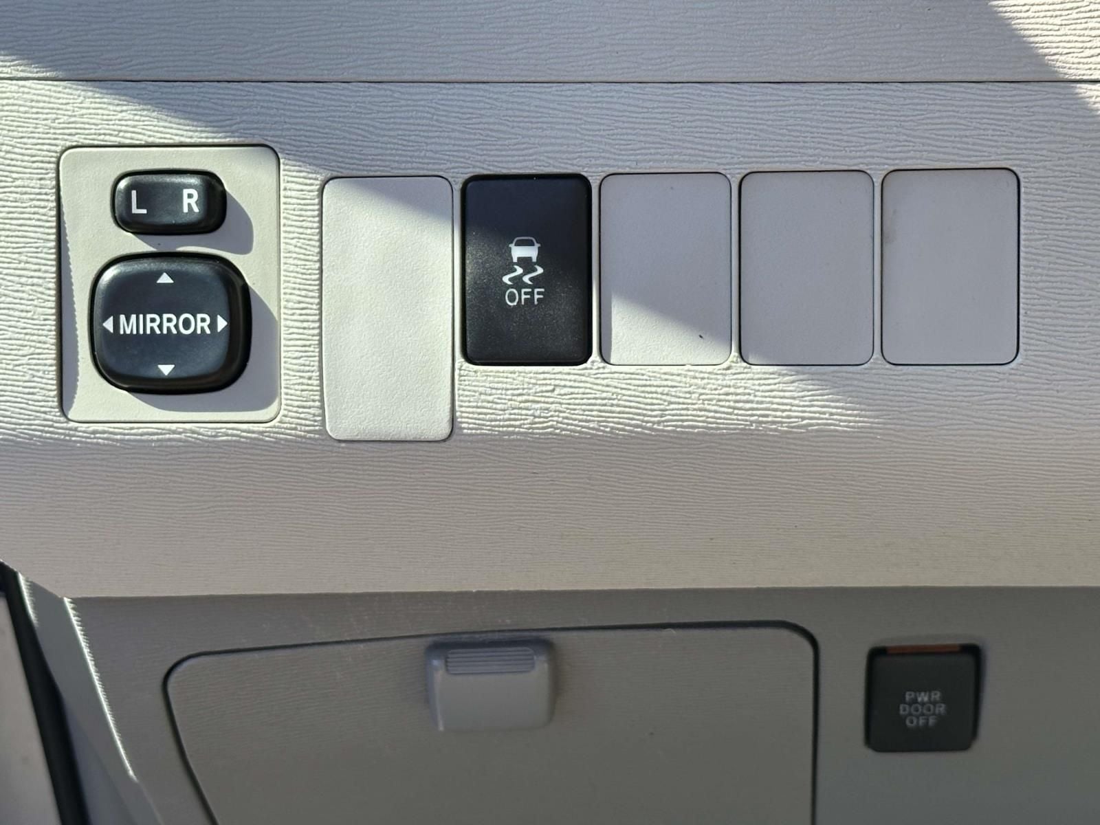 2013 Toyota Sienna LE 8 Passenger