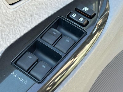 2013 Toyota Sienna LE 8 Passenger