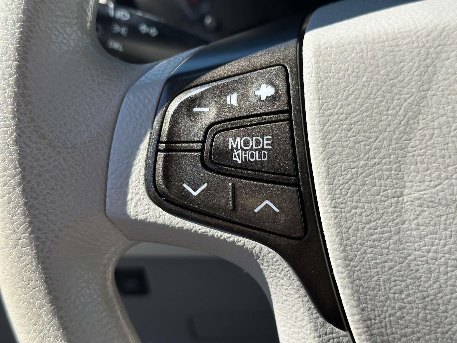 2013 Toyota Sienna LE 8 Passenger