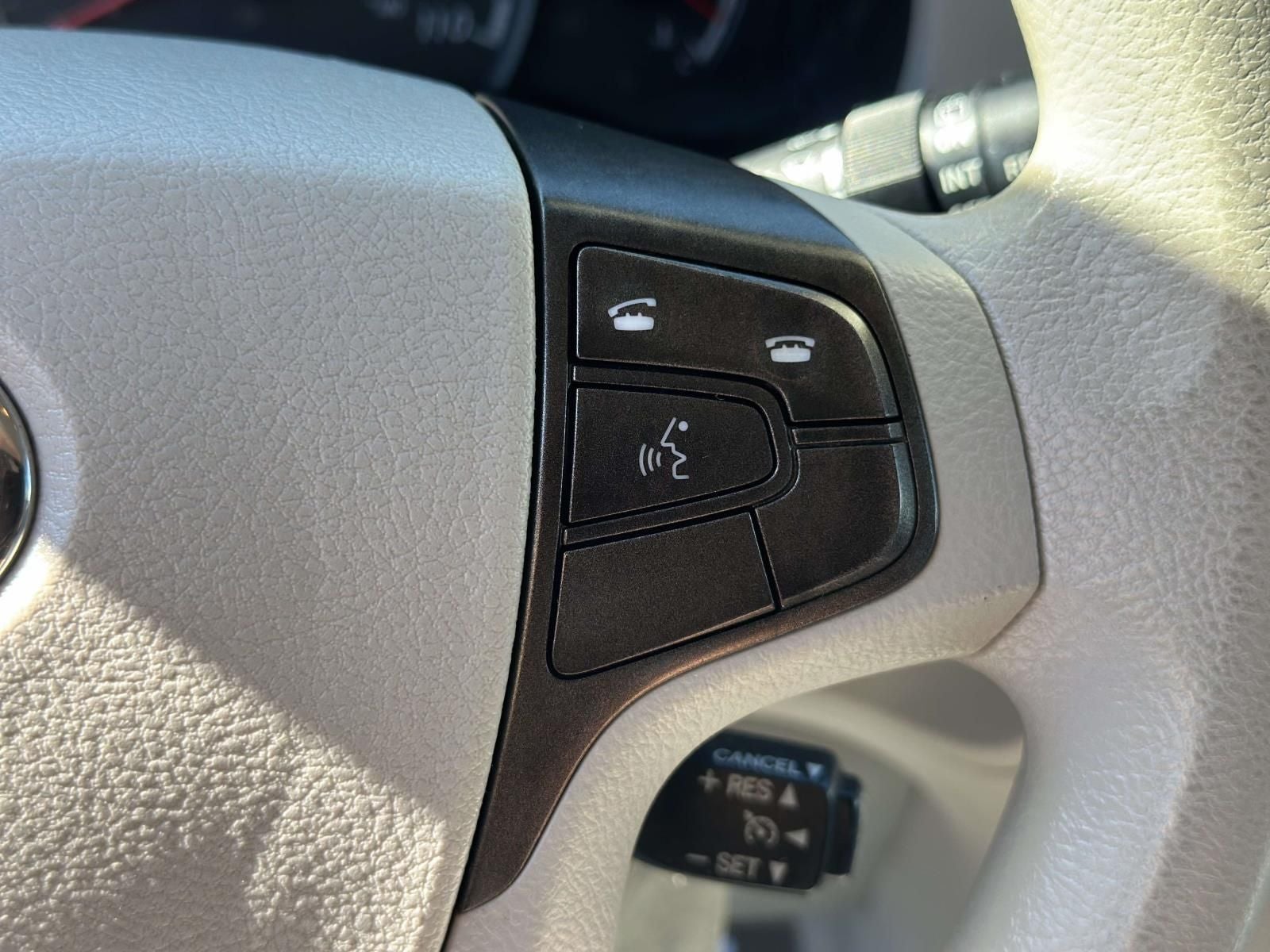 2013 Toyota Sienna LE 8 Passenger