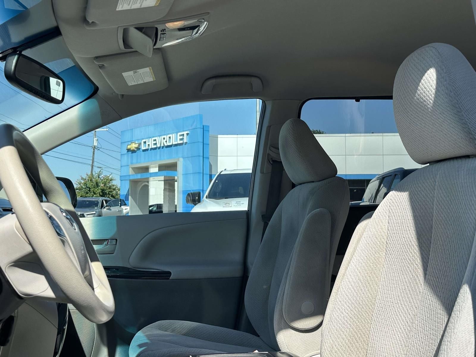 2013 Toyota Sienna LE 8 Passenger
