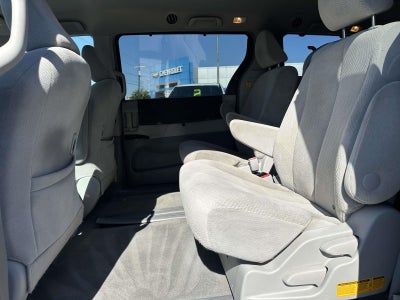 2013 Toyota Sienna LE 8 Passenger