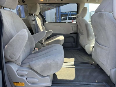 2013 Toyota Sienna LE 8 Passenger