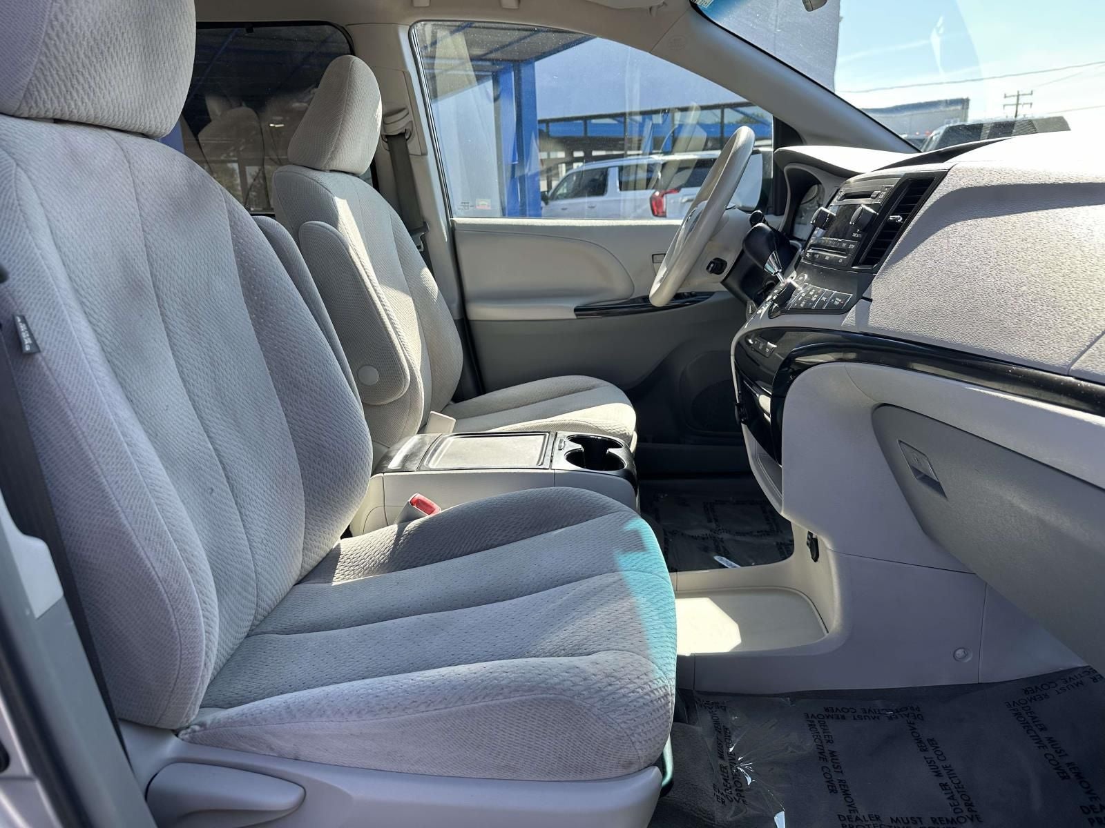 2013 Toyota Sienna LE 8 Passenger