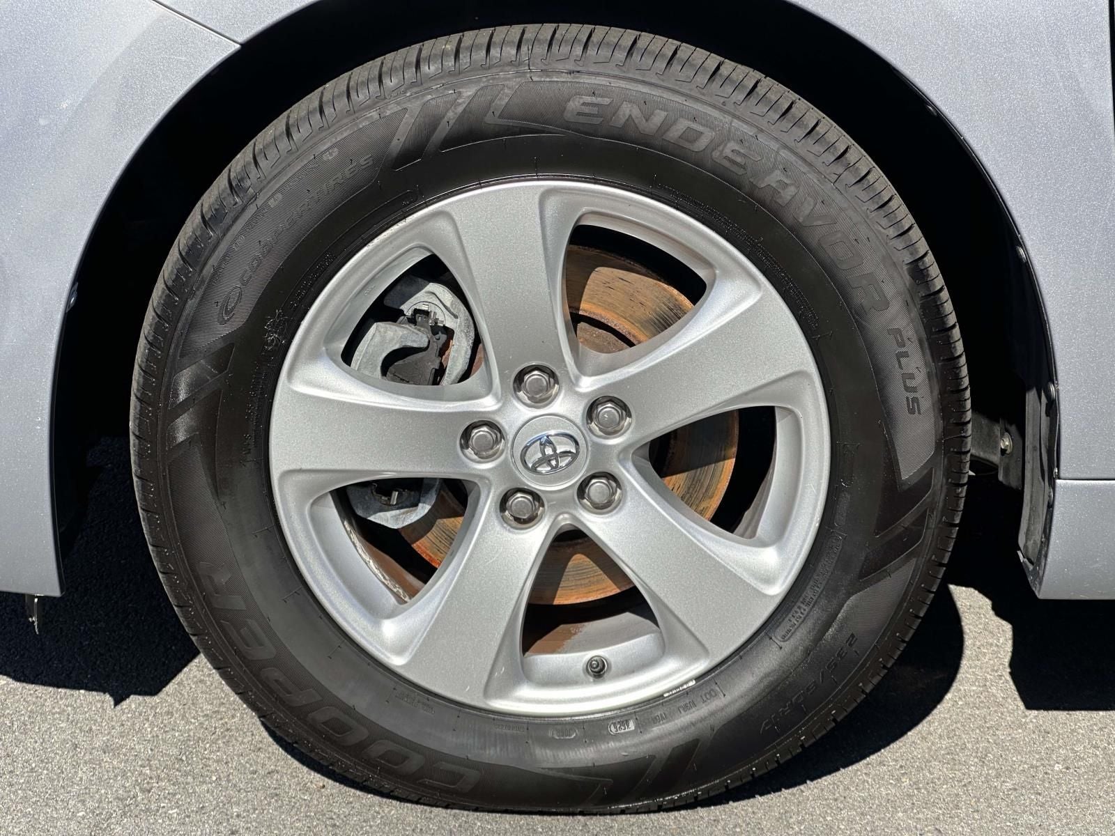 2013 Toyota Sienna LE 8 Passenger