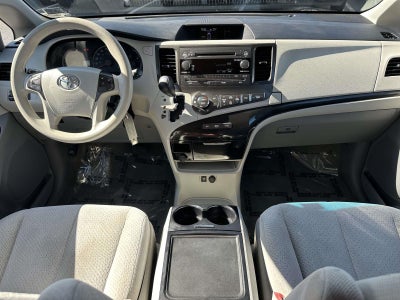 2013 Toyota Sienna LE 8 Passenger