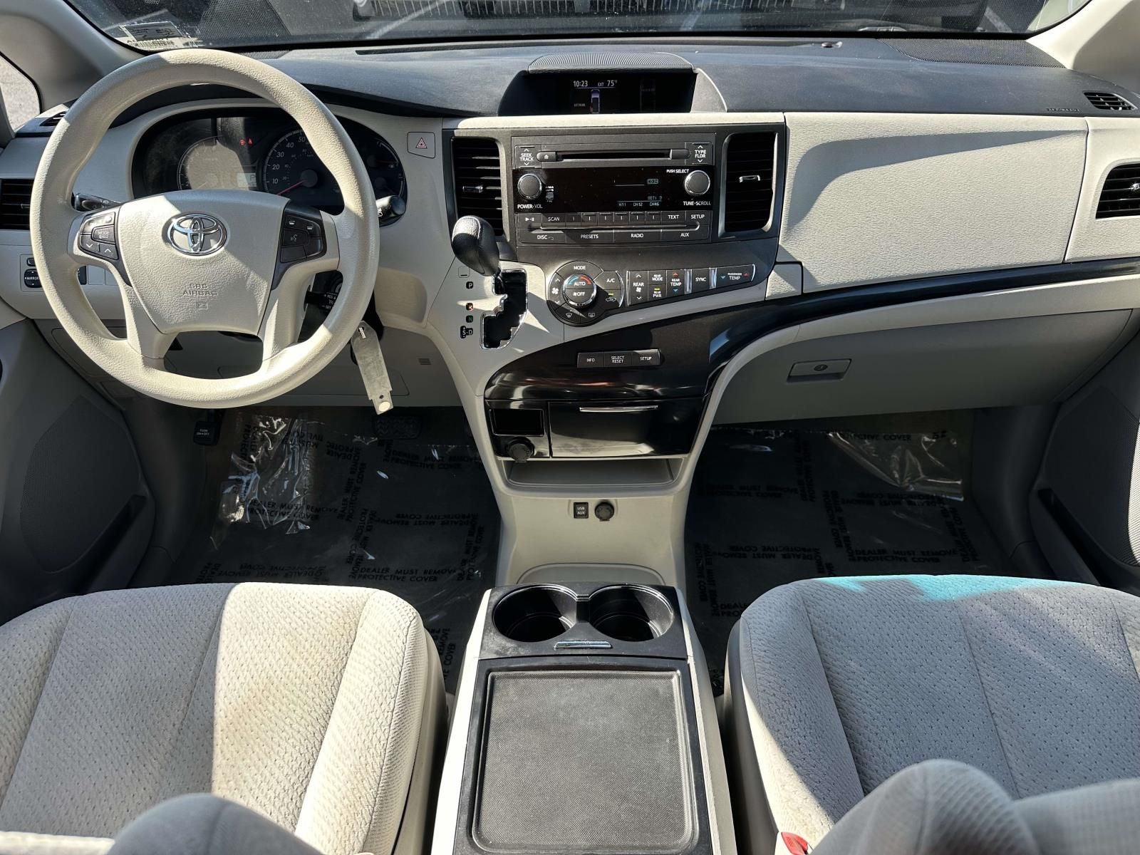 2013 Toyota Sienna LE 8 Passenger