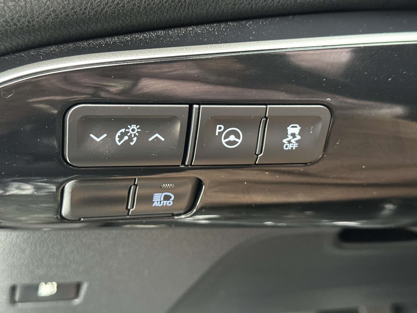 2022 Toyota Prius LE