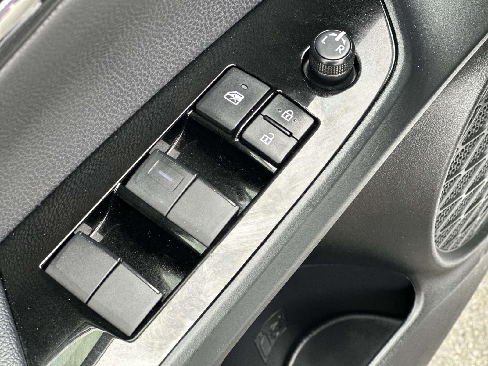 2022 Toyota Prius LE