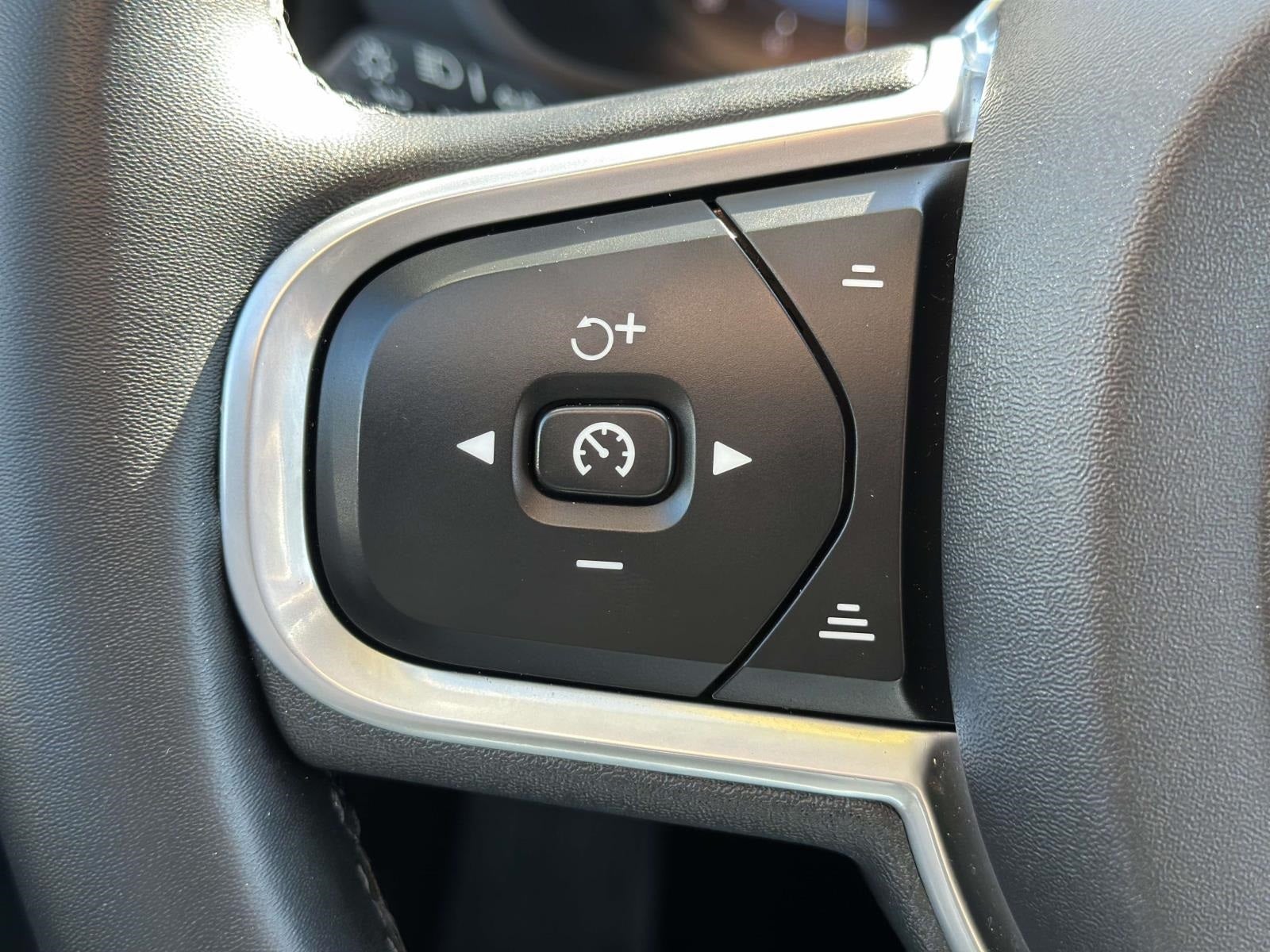 2022 Volvo XC60 B5 Momentum