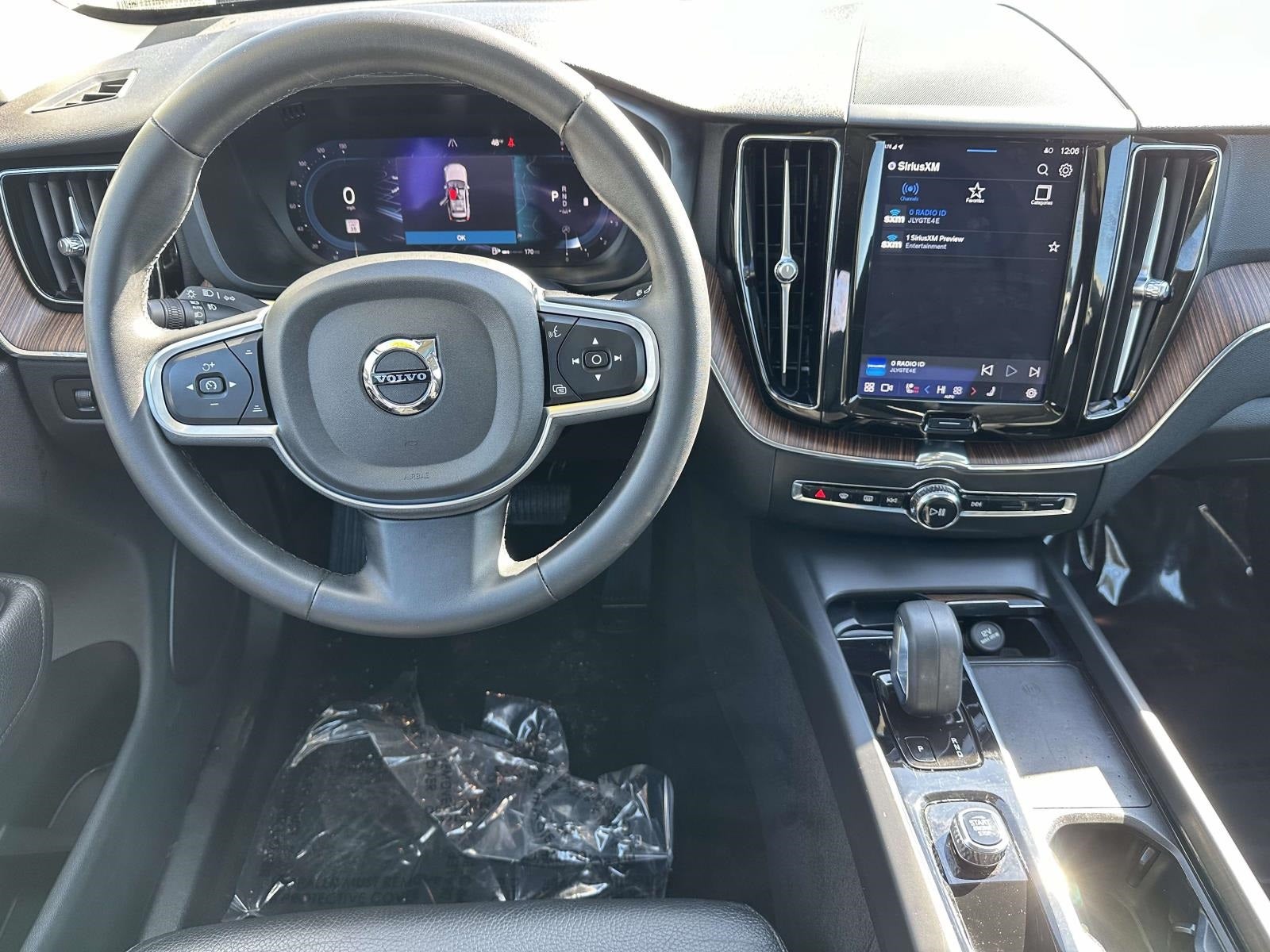 2022 Volvo XC60 B5 Momentum