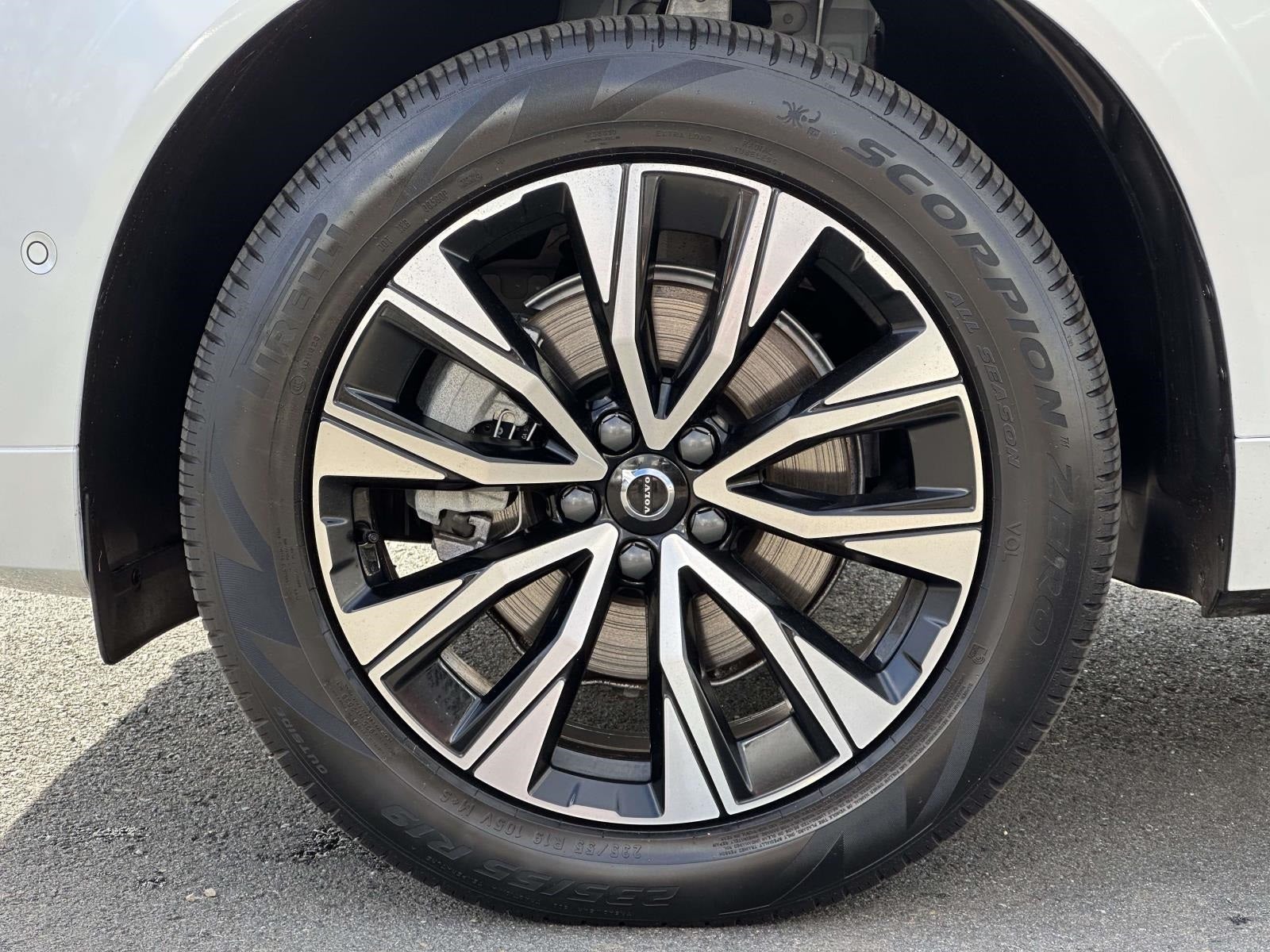 2025 Volvo XC60 B5 Plus