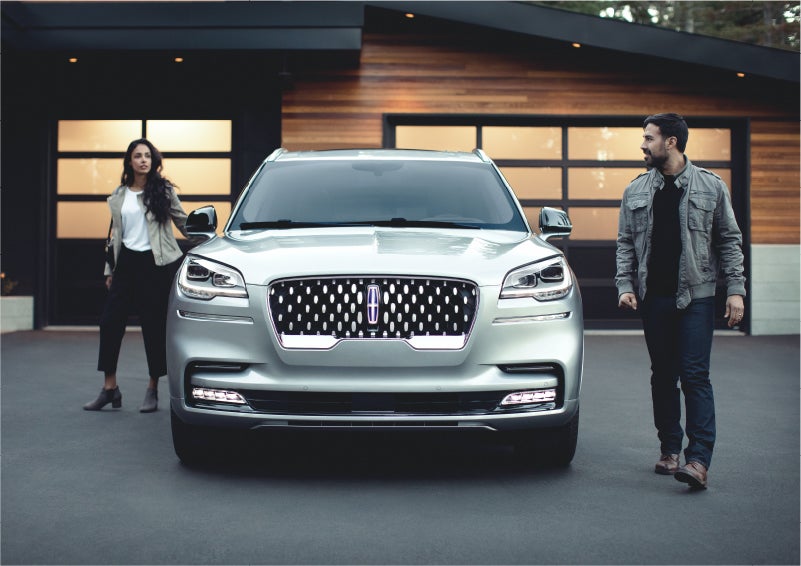 The sparkling grille of the 2023 Lincoln Aviator® Grand Touring model | Ted Britt Chantilly Lincoln in Chantilly VA