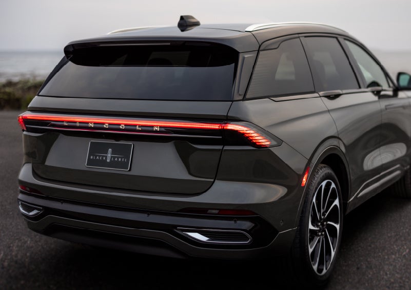 The rear of a 2024 Lincoln Black Label Nautilus® SUV displays full LED rear lighting. | Ted Britt Chantilly Lincoln in Chantilly VA