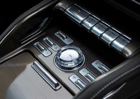 A crystal-inspired volume knob is shown in the center floor console of a 2026 Lincoln Nautilus® SUV. | Ted Britt Chantilly Lincoln in Chantilly VA