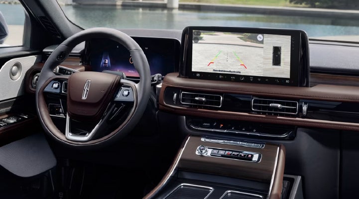 The backup camera of the 2027 Lincoln Aviator® SUV is displayed on screen. | Ted Britt Chantilly Lincoln in Chantilly VA